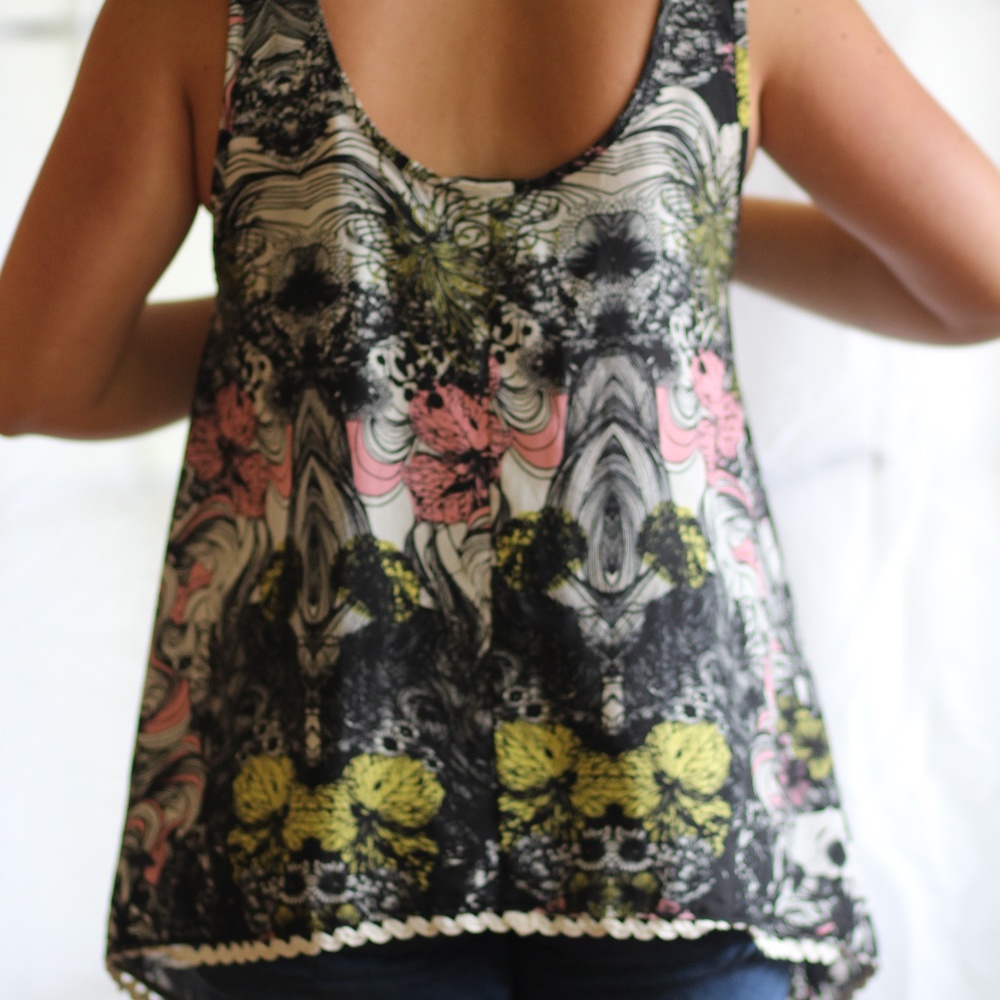 Pattern Tank Top - Picture 2 of 2